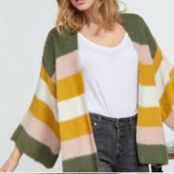 Anthropologie Sweaters - Do everything in Love Kimono cardigan